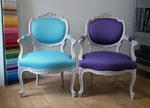 Ensemble de chaises et fauteuils, aérogommage, peinture, tissu Lelièvre Vizir, passepoil double corde.