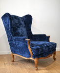 Bergère à oreille Louis XV, velours Casal Etoile Marine