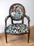 Fauteuil Louis XVI Médaillon, tissu Capri de chez Zephyr & Co 