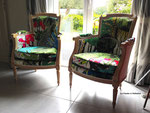 Fauteuils Bergère : couverture avec le tissu Exochic de Christian Lacroix 