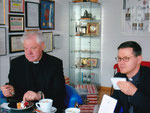 Kardinal Gerhard Ludwig Müller nach der Praxiseinweihung