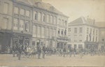 Ath Anonyme [photo-carte grand'place chiens avec mitrailleuses]