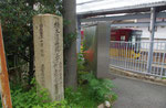 橋本駅前の道標（東面、北面）