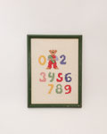 額　137　ししゅう　くま＆数字　フレ―ム緑　310×415　¥2,000　＊オリジナルです＊　