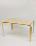 テーブル106　白木コーナーアール　　　780×530×430H 　　￥4,000