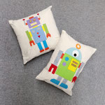 クッション229（左）350×350　￥1,800　/　228（右）　300×400　￥1,800　＊オリジナルです＊
