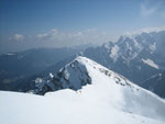 Etwas niedriger als die Velika Mojstrovka (2366m) liegt die Mala Mojstrovka (2332m), im Hintergrund in der Bildmitte ist der Mittagskogel (2145m) zu erkennen