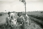 Grietje Wiersma-de Vries, Jannie Wiersma, Gonnie Smit & Aafke Wiersma.