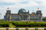 ...und Bundestag (im früheren Reichstagsgebäude...