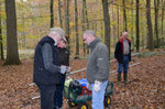 Leider geht auch einmal etwas kaputt, hier ist die Front eines fast neuen Holzbetonkastens gebrochen. Reparatur erforderlich. Foto: Josef Taphorn