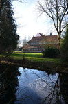 Wasserburg Dinklage von der rückwärtigen Seite    Foto: Josef Taphorn