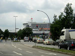 Der erste Besuch der "Queen Mary II" in Hamburg  (2004)