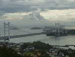 抜群のロケーションに立つ「せとうち児島ホテル」から眺めた瀬戸大橋と瀬戸内海。