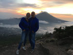 Unsere frühmorgendliche Heldentat auf Bali - die stundenlange Ersteigung des Vulkans Batur, um den Sonnenaufgang um 5 Uhr zu erleben. 