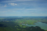 Kochelsee, im Hintergrund der Starnberger See und Ammersee