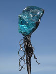 „Eitelkeit“  geschmiedeter Stahl, gebürstet, bearbeitetes Rohglas ca. 45 cm hoch, gebürstet und geölt.   250,00 €