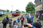 Einfahrt des Gegenzuges aus Nossen in Richtung Freiberg in den Bahnhof Großvoigtsberg in Form des 796 625-0 am 24. Juni 2018. Die Zugkreuzungen wurden stets von etlichen Kameraaugen beobachtet. Foto: Archiv Bergstadtexpress