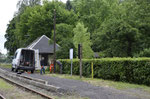 Durch die Freiwilligen rund um Steve Ittershagen inklusive ihm selber wurde 2017 auch die Wartehalle des Haltepunktes Zug renoviert sowie neu gefertigte Bahnsteiglampen nach historischem Vorbild aufgestellt, 17. Juni 2017. Foto: Archiv Bergstadtexpress