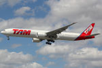 Boeing 777-300 TAM Brasil PT-MUE