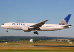 Boeing 777-200 United Airlines N773UA