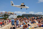 PJ-WCD - De Havilland DHC-6-300 Twin Otter - Winair @ SXM