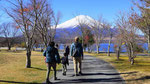 「小春日和」山梨県 河口湖 / 坂口：11月の晴れの日に家族で楽しく山中湖を散策。