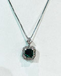 Ptエメラルド・ダイヤペンダント　E：1.61ct　D：0.80ct　45cmΦ」0.8スライド式チェーン付　650,000円（税込）