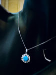 Ptトルコ（ターコイズ）・ダイヤペンダント（花モチーフ）　T:0.65ct　D：0.07ct　地金重量：1.70g　縦：1.7cm　幅：1.06cm　45cmスライド式チェーン付　¥115,000（税込）