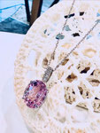 Pt950クンツアイト。ダイヤペンダント　KN：7.00ct　D：0.05ct　地金重量：2.26g 　縦：2.06cm　幅：0.95cm　45cmスライド式チェーン付　¥185,000（税込）　
