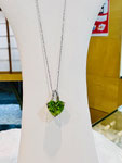 K18WGペリドット・ダイヤペンダント　P：5.27ct　D：0.05ct　スライド式チェーン付　￥148,000（税込）