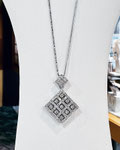 K18WGダイヤペンアント　D：0.78ct　スライド式チェーン付　￥254,000（税込）