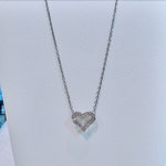 Ｐｔダイヤペンダント（オープンハート）　Ｄ：0.15ct　角アズキスライド式チェーン付　特価提供品　￥47,000（税込）