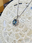 Ptアクアマリン・ダイヤペンダント　A：0.60ct　D：0.37ct　縦：16mm　Φ0.6ベネチアン40cm付　￥117,000（税込）