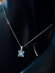 K18WGアクアマリン・ダイヤペンダント（花モチーフ）Ａ：0.24ct　D：0.04ct　縦：９mm　幅：5mm　40cmアズキチェーン付　￥45,000（税込）