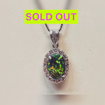 Ptブラックオパール・ダイヤペンダント　O:1.08ct     D:0.57ct     トップ：￥354,000（税込）　チェーン：￥32,000（税込）