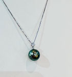 K18WG南洋黒真珠・ダイヤペンダント　P：13.0mm　D：0.20ct　45cmスライド式チェーン付　￥266,000（税込）