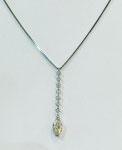 Ptダイヤペンダント　D：VLY・VS2・MQ・0.477ct　メレー：0.30ct　長さ：3cm　Φ0.7スライド式45cmベネチアン　￥220,000（税込）