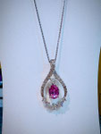 Ptピンクトパーズ・ダイヤペンダント（オーバルカット）PT：0.72ct　D：0.32ct　地金重量：2.46g　縦：2.3cm　幅：1.16cm　45cmスライド式チェーン付　¥195,000（税込）