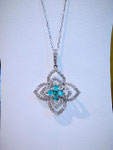 Ptパライバトルマリン・ダイヤペンダント（花モチーフ）T：0.20ct　D：0.35ct  地金重量：3.33g 　45cmスライド式チェーン付　¥259,000(税込）
