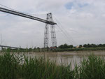 Pont transbordeur de Rochefort : La nacelle est sur la rive d'en face.