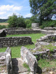 Ruines romaines des Cars : villa gallo-romaine, au fond la grande cuve.
