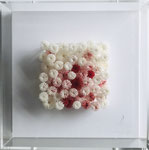 travail minutieux de fleurs en papier calque
