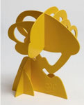 Sculpture contemporaine de Claude Gilli en métal laqué jaune, représentant un profil stylisé féminin — œuvre emblématique du pop art niçois mêlant humour, couleur et sensualité, Galerie Gabel.