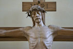 Christus am Kreuz, Altarraum, Weidenholz natur, 2,2 m, 1960