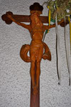 Christus am Kreuz, Altarraum rechts, 0,8 m, Holz lackiert