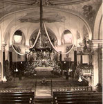 Innenaufnahme der Kirche mit Hochaltar und Kanzel, um 1929