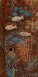 Ch. Pâris Montech, PETIT POISSON DEVIENDRA GRAND..., 2012, bois flotté, poissons bois, pigments, 33x18 cm.