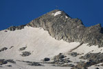 Pizzo di Lucendro, a sinistra si vede la traccia nella neve che conduce in cresta