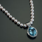 Akoyaperlen-Collier mit Aquamarin Brillant/Diamant-Anhänger, CHF 18'000, June 2012