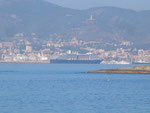 Blick vom Meer , nach Palma zu den Kreuzfahrtschiffen